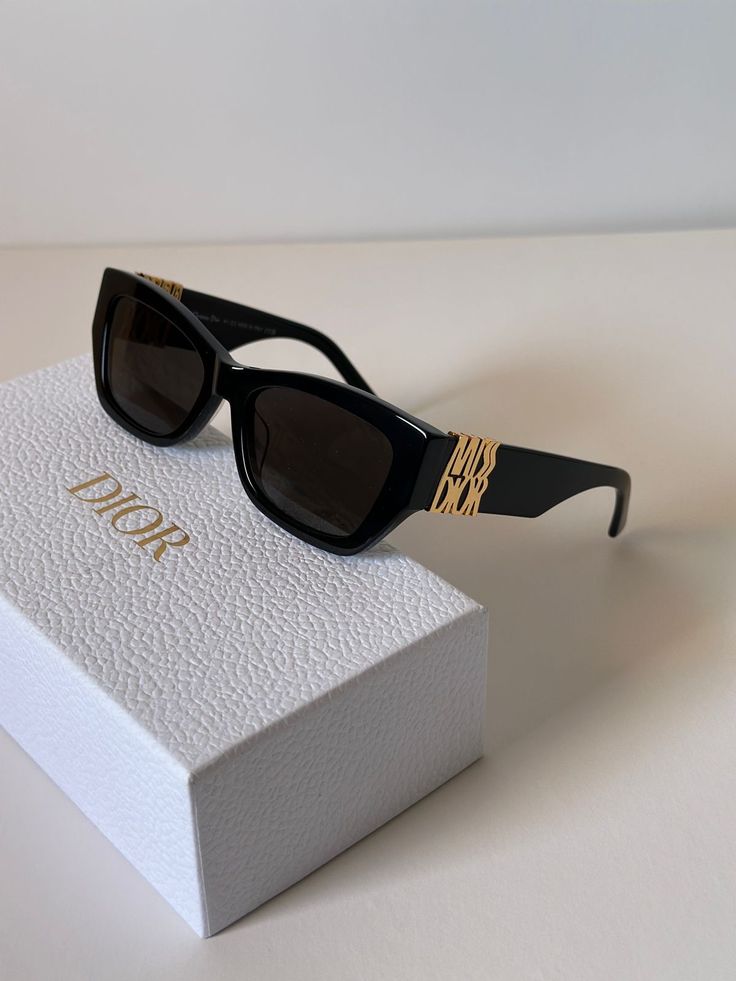 Women sunglasses